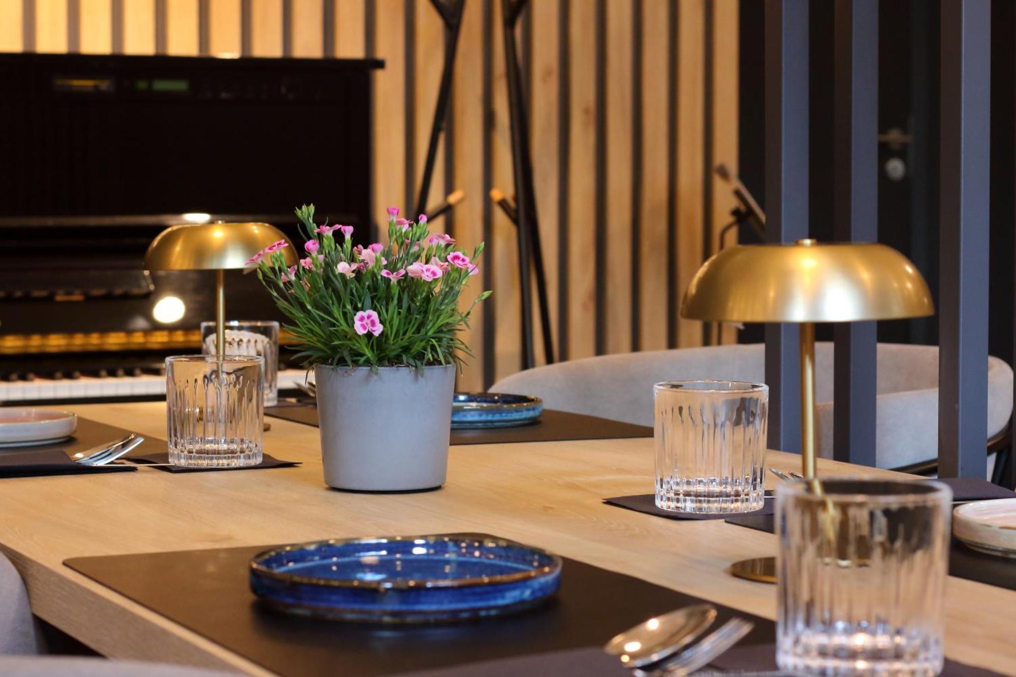 Umi Hotel Sopot Bagian luar foto